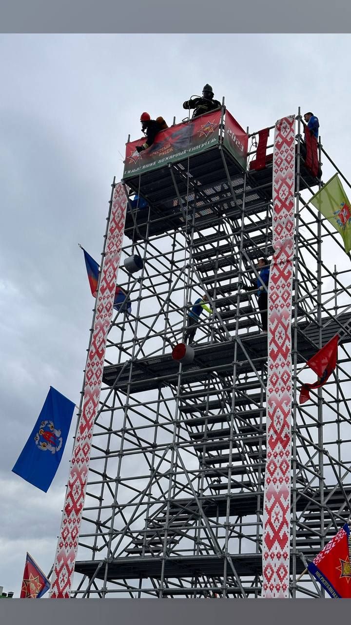 На площадке у администрации Московского района стартовали соревнования «Сильнейший пожарный спасатель «Брестский рубеж-2023»