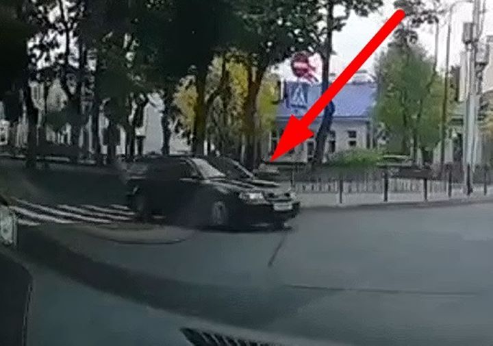 Опасная ситуация на дорогах Бреста. Водитель Audi не пропустил автомобиль