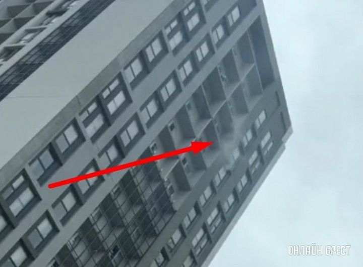 Читатель: Это жесть! Посмотрите, как в Бресте на Гоголя выбрасывают мусор