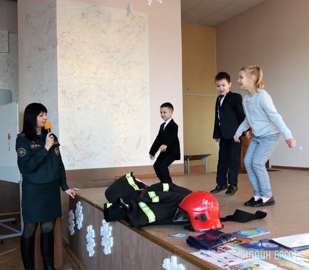 Читатель: Праздник для детей в рамках республиканской акции «Безопасный Новый год» в средней школе № 28 г. Бреста