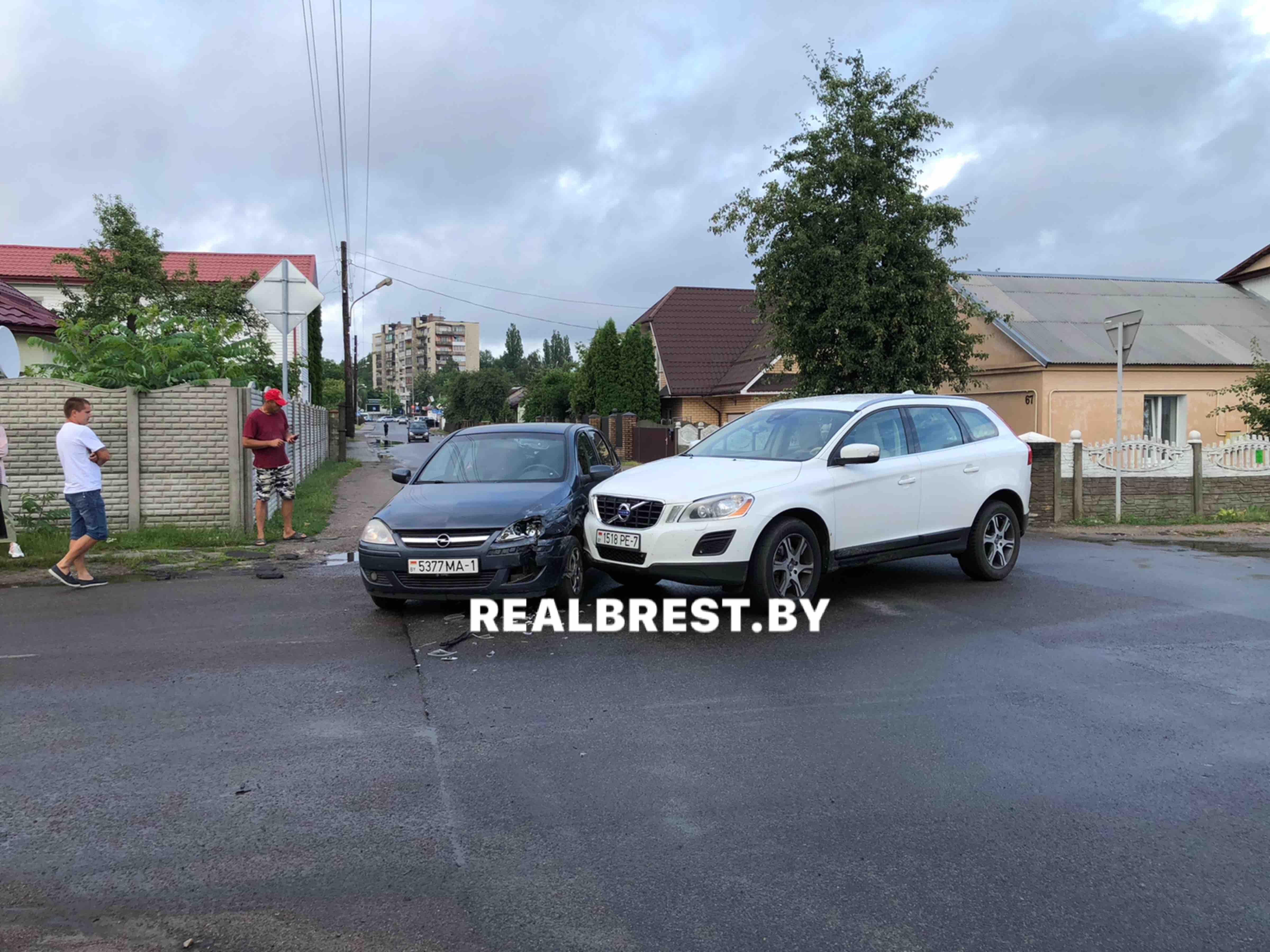 Сегодня в Бресте произошло несколько ДТП. Подборка фото от очевидцев