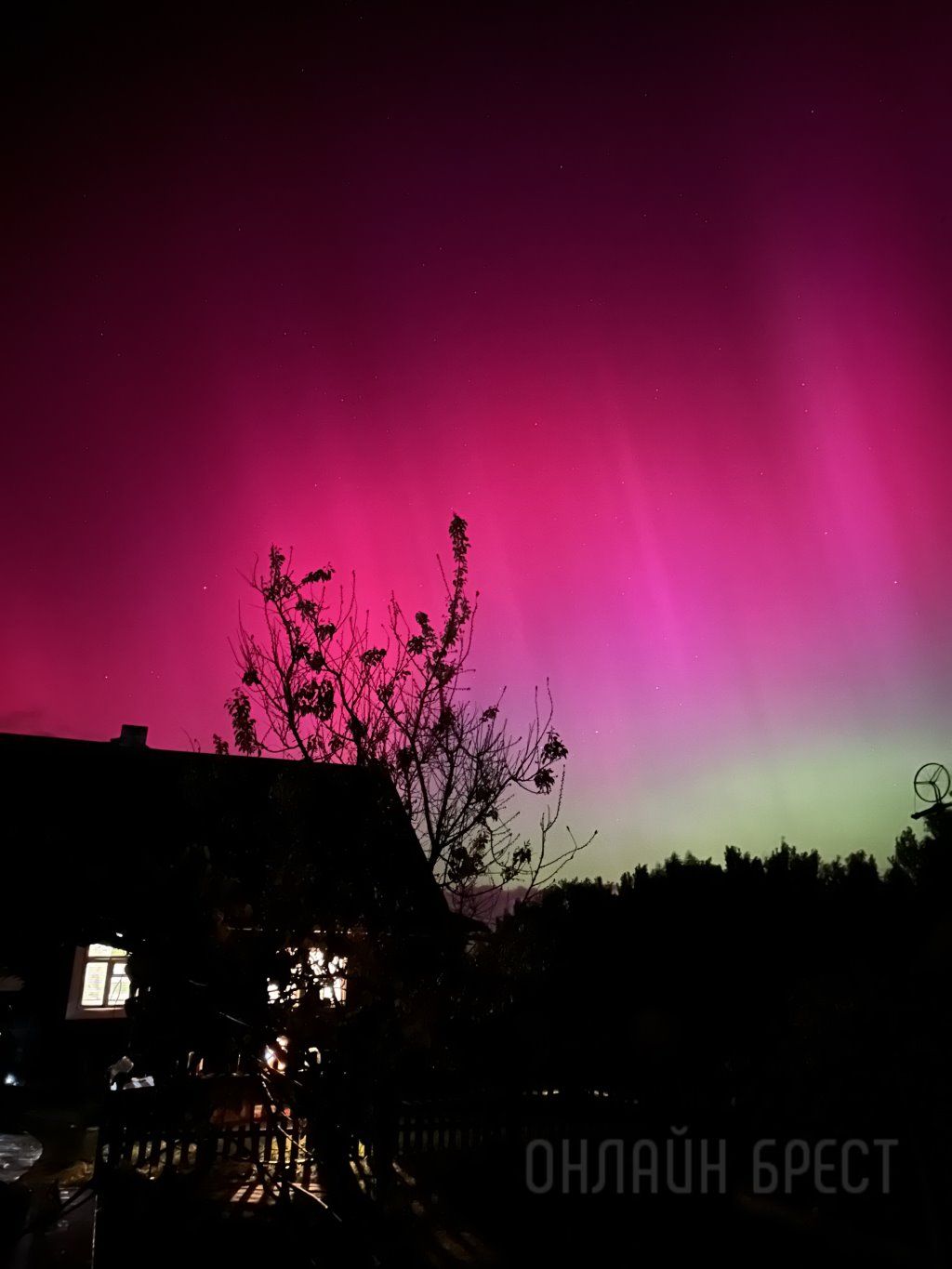 Читатель: Невероятно красиво! Сегодня в Пинске было северное сияние