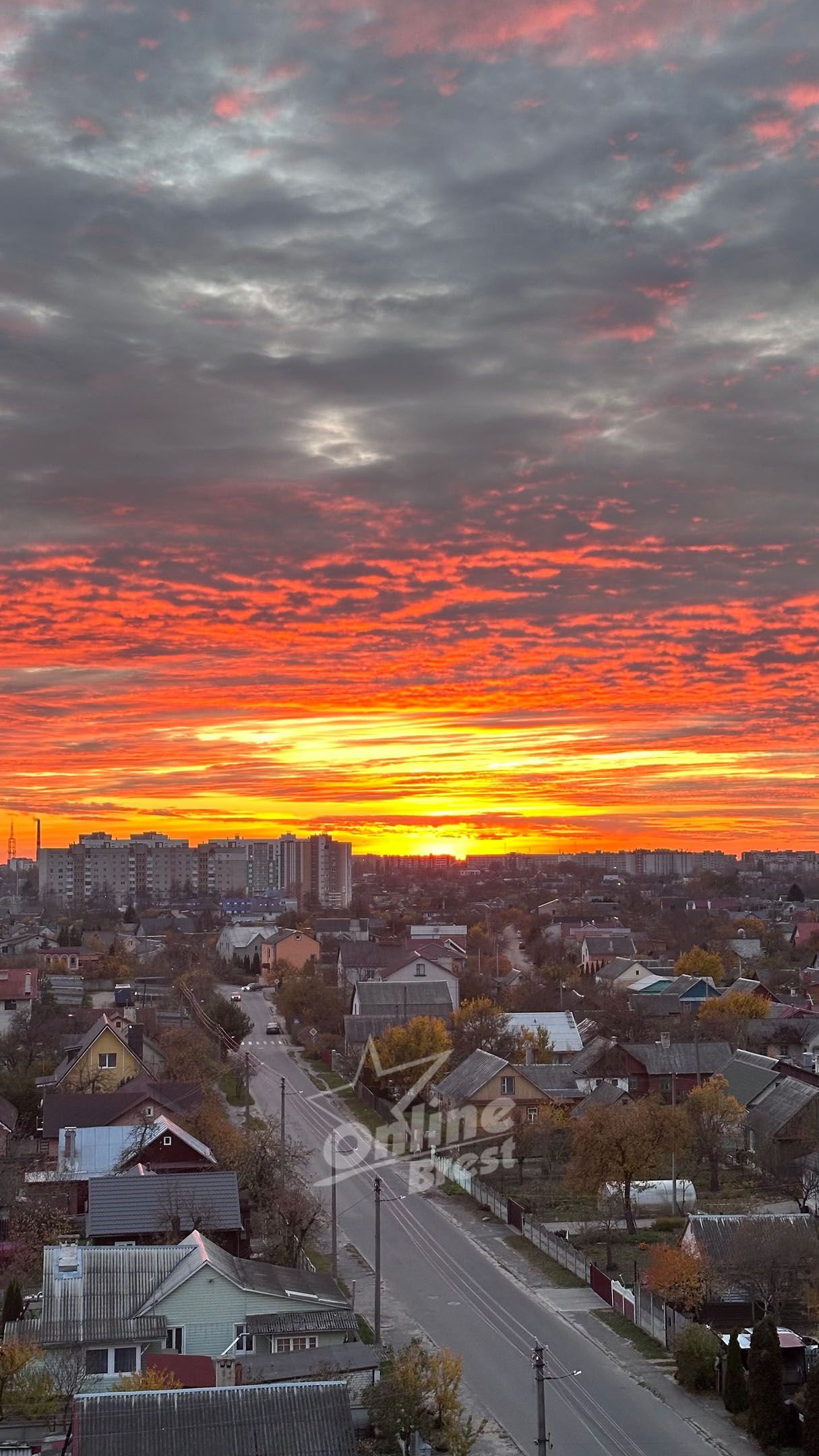 Читательница: Сегодня в Бресте был очень красивый закат — посмотрите на это фото