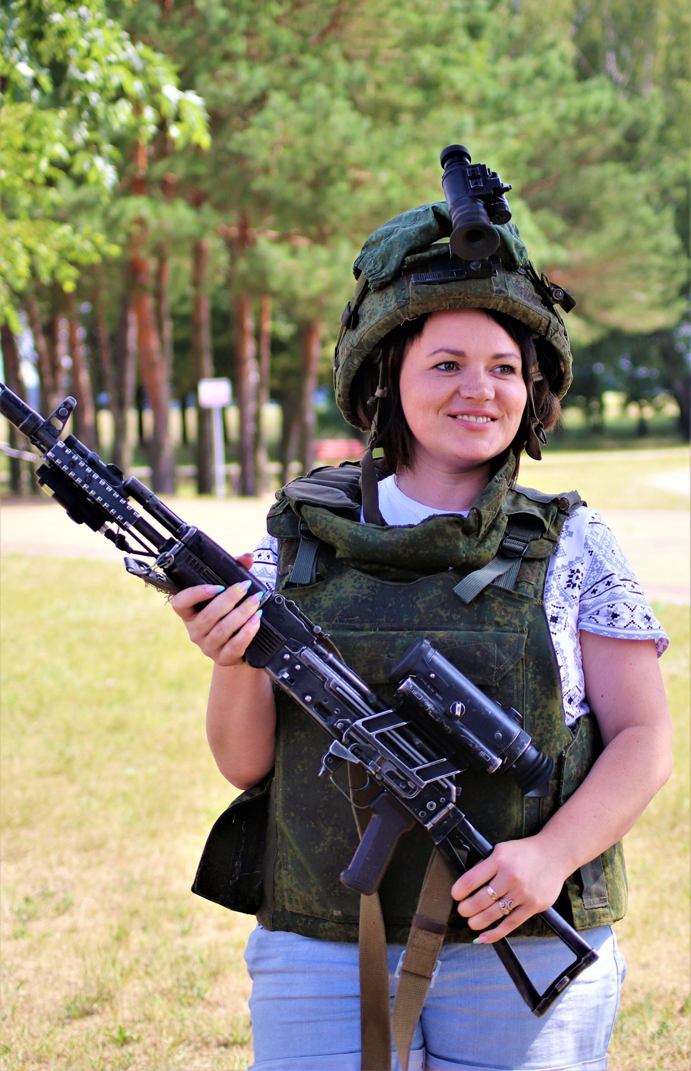 Читатель: Брестские десантники организовали выставку вооружения и военной техники для жителей Малориты