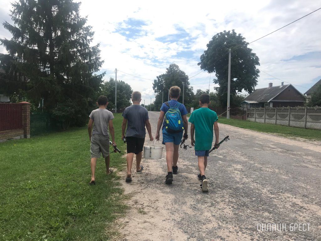 Читатель: Задумался: может, ну эту работу. Рвануть бы на выходные с ночёвкой на рыбалку, как эти пацаны