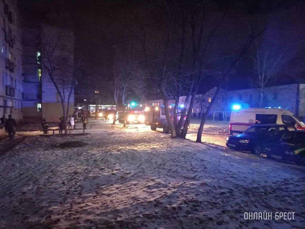 Читатель: Вчера на Дубровке в Бресте, около продтоваров. Кто в курсе, что произошло?