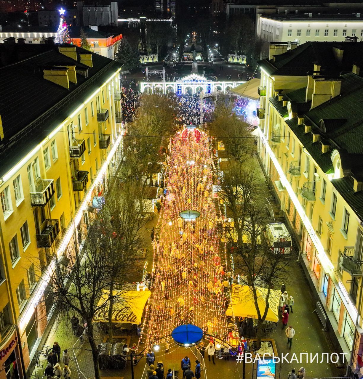 Появились фото и видео с высоты с открытия главной ёлки Бреста