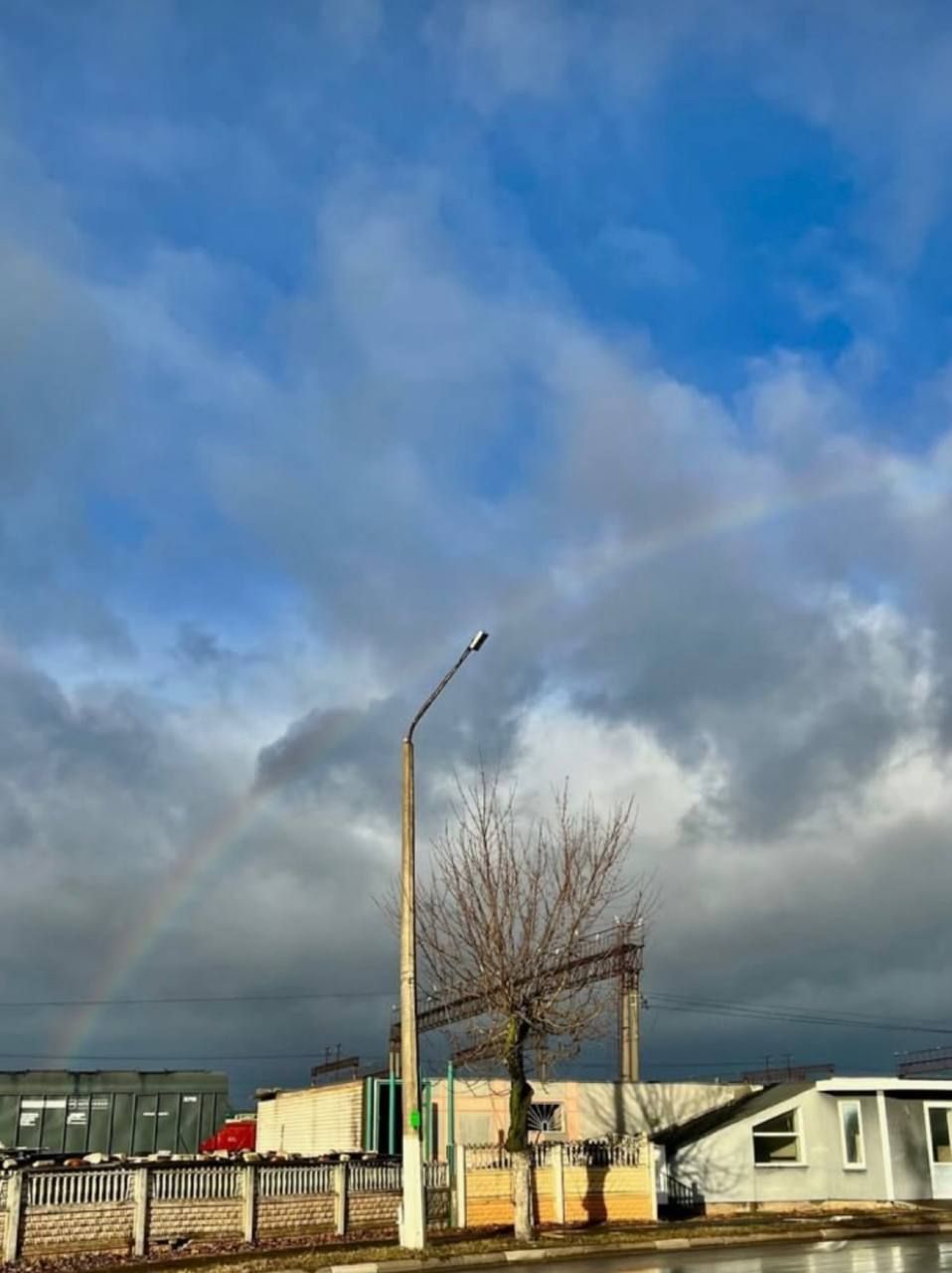 В Барановичах в декабре показали настоящую радугу