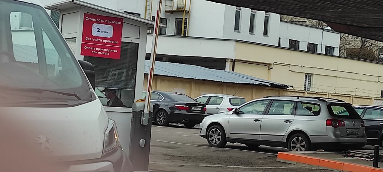 Стоянка за старым автовокзалом в Бресте стала платной