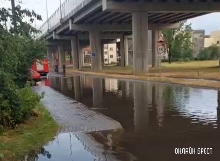Читатель: Вчера так затопило ул. Поплавского в Бресте