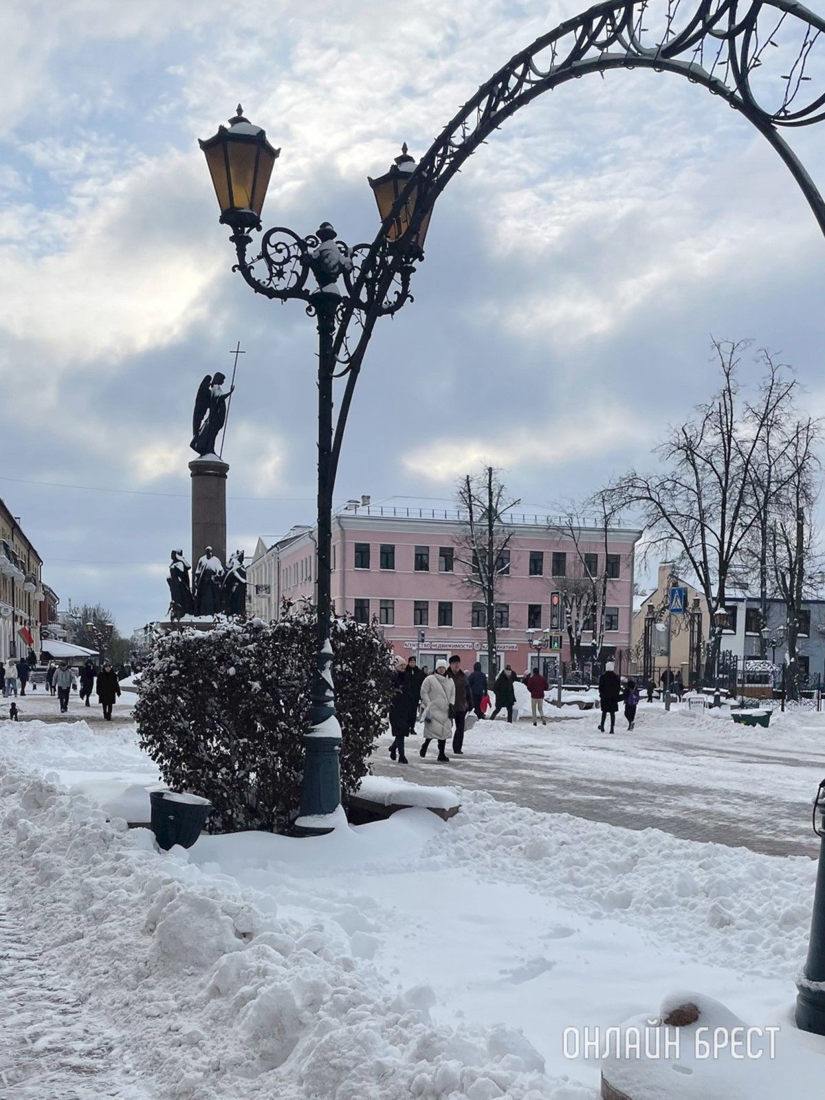 Красивая снежная Советская в Бресте. Фото сделаны сегодня