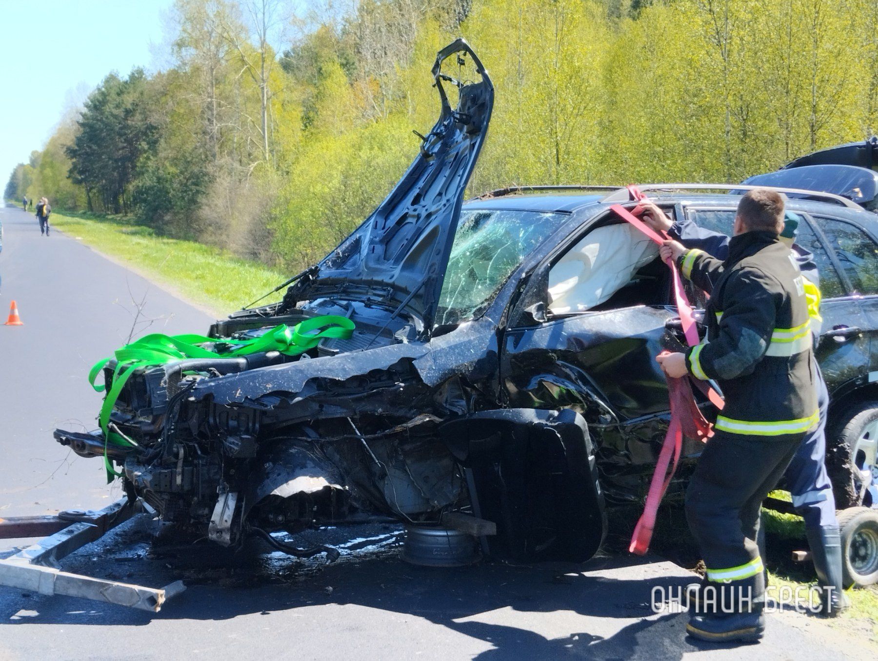 Читатель: Жесткое ДТП произошло сегодня недалеко от Бреста в сторону Малориты. BMW доставали из кювета