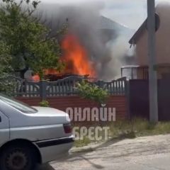 Читатель: Сегодня в Бресте на Киевке произошёл пожар. На месте происшествия работали сотрудники МЧС