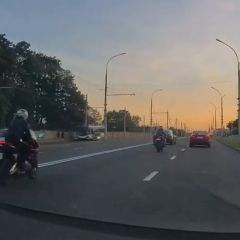 Наперегонки? Tesla и мотоциклисты. Брест, ул. Московская