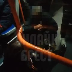 Читатель: Вот так в Бресте ездят люди на троллейбусе 103 в конце рабочего дня :(