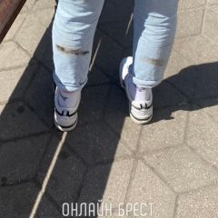 Читательница: Столкнулись сегодня с такой ситуацией. Гуляли в Бресте по ул. Советской. Решила присесть на скамейку и ...