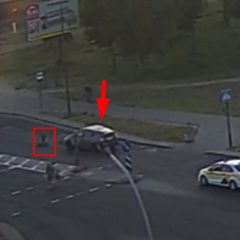 В Бресте велосипедист попал под машину. Появилось видео, как это произошло