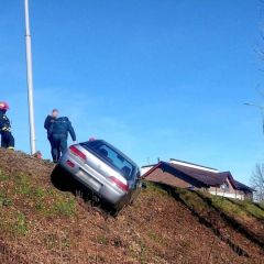Очевидец: Сегодня в Бресте машина свалилась с путепровода. Подробности неизвестны