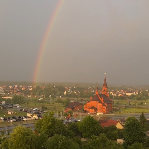 Вчера над Брестом была красивая радуга. Видео от читательницы