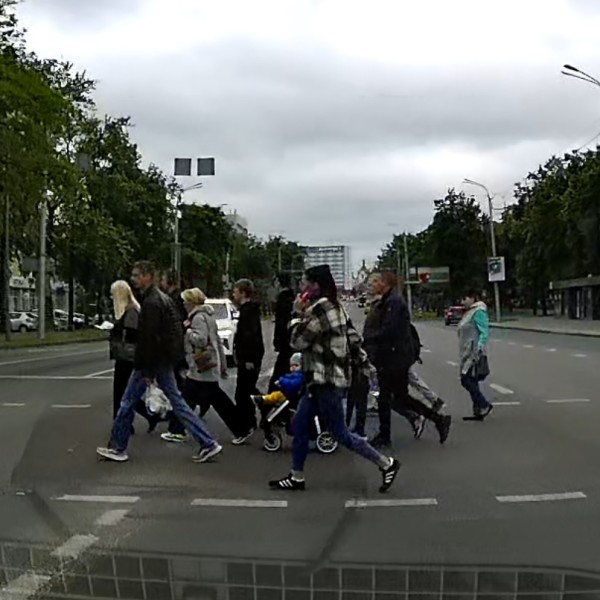 Читатель: Что это было? В Бресте пешеходы массово пошли на красный