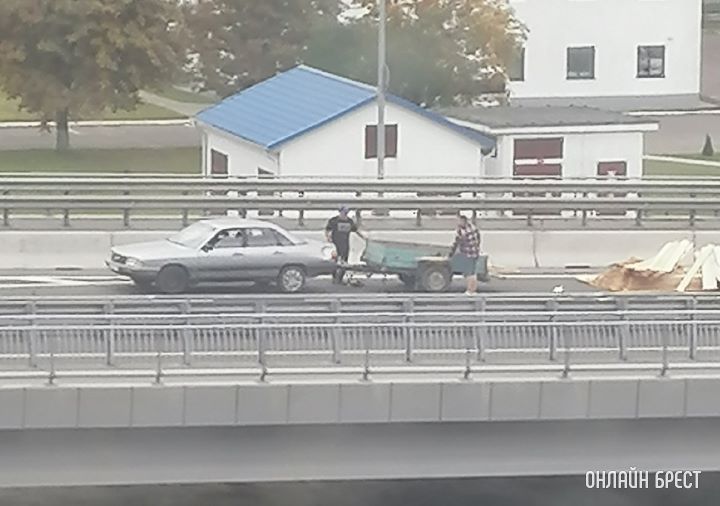 Доски оказались на Западном обходе в Бресте. Случай произошёл сегодня.