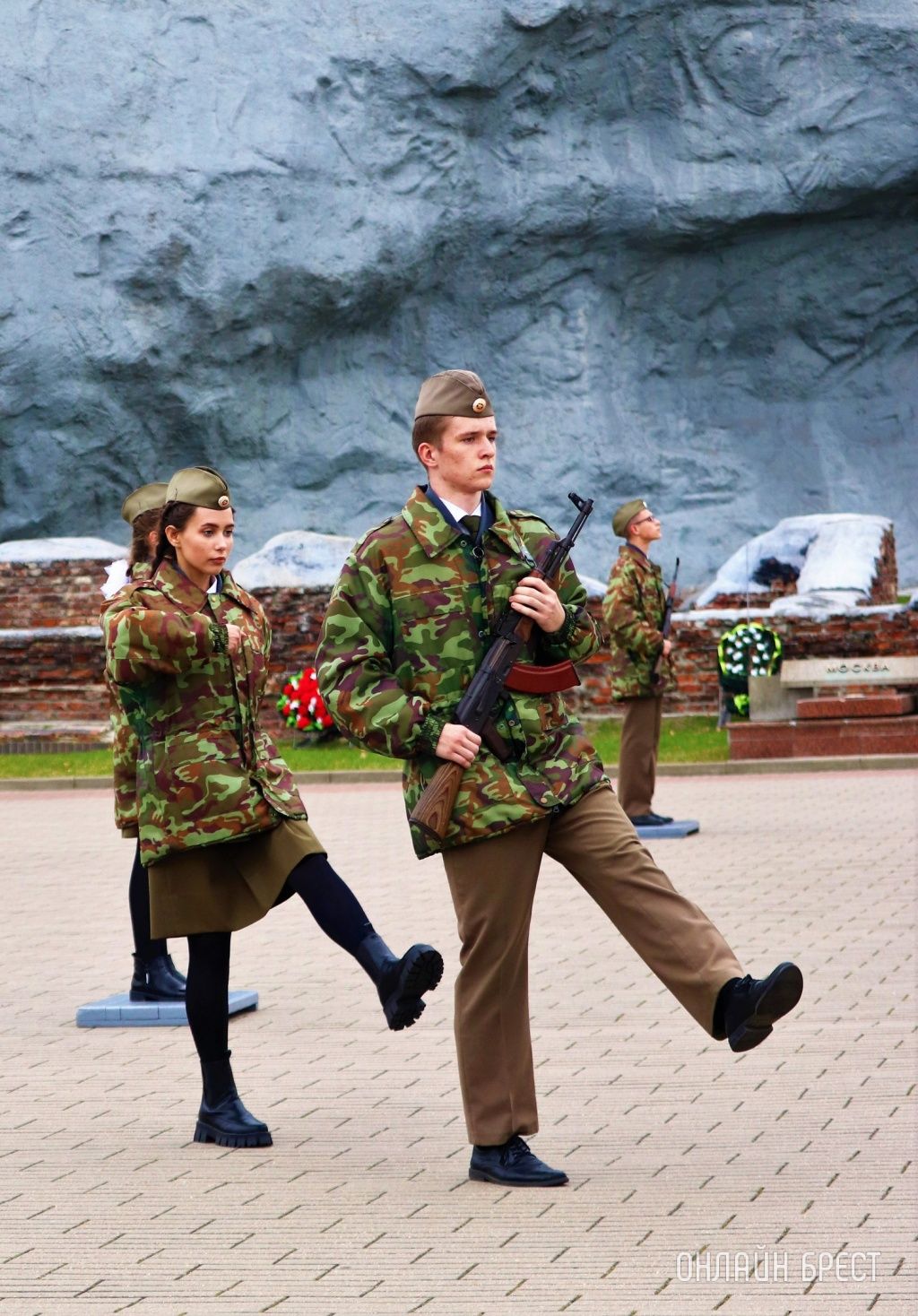 Читатель: Брестские школьники продолжают нести почётную Вахту в Брестской крепости