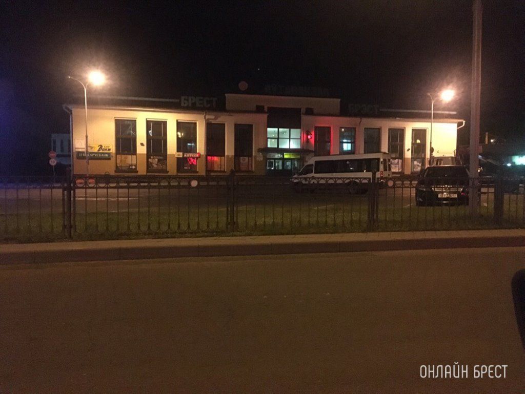 Читатель: Прошло почти 4 года. Это фото было сделано за 10 минут до полного закрытия старого автовокзала