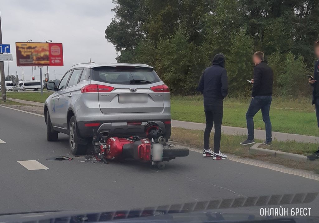 Прямо сейчас произошло ДТП в Бресте на Варшавке возле Хилтона