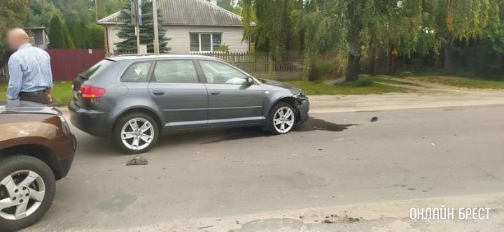 В Бресте на Фортечной не разъехались Audi A3 и Renault Duster