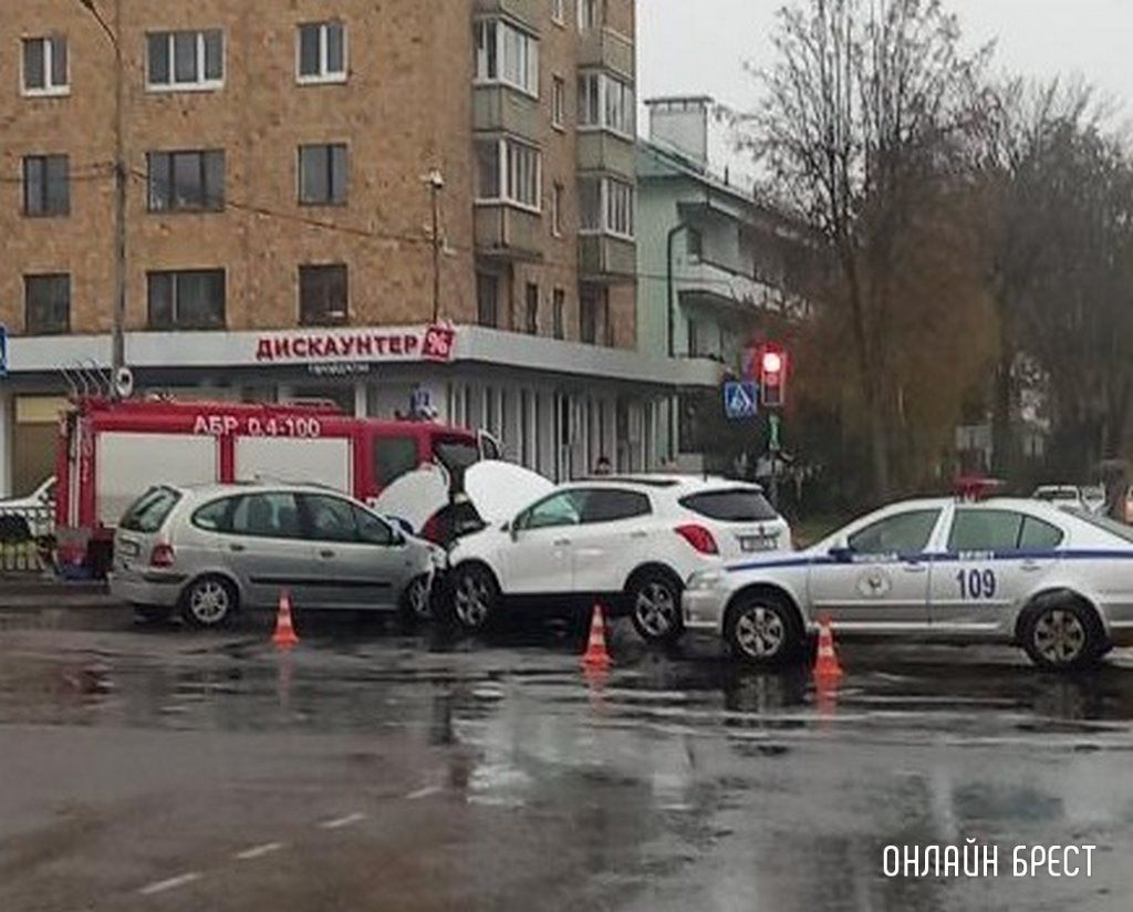 Очевидец: В Бресте на просп. Машерова произошло ДТП
