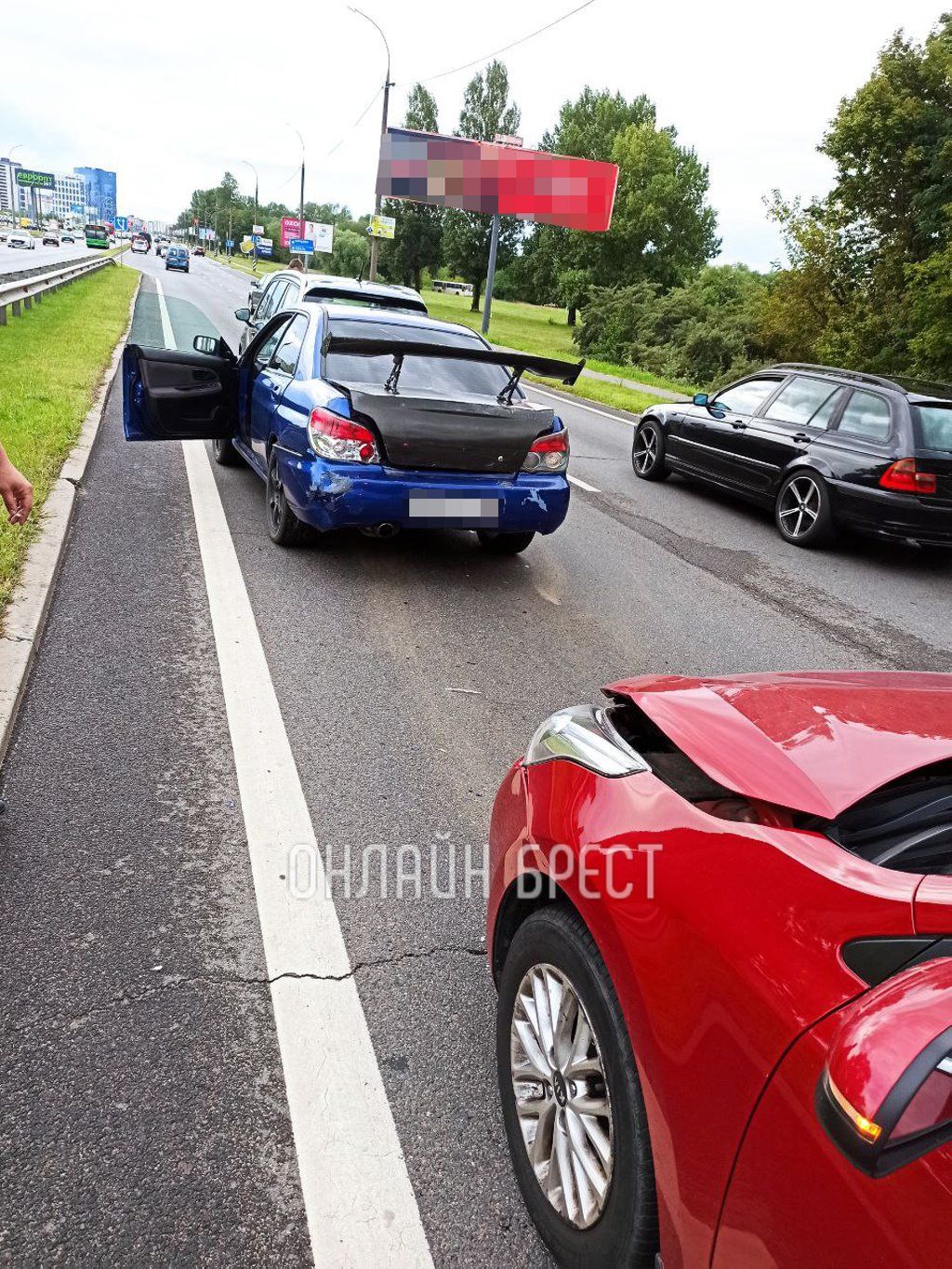 Читатель: Вчера, 25 июля, около 17:30 в Бресте на спуске с моста собрался «паровозик»