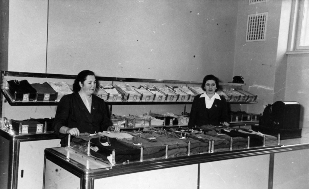 Брестский ЦУМ на старых фото времён СССР