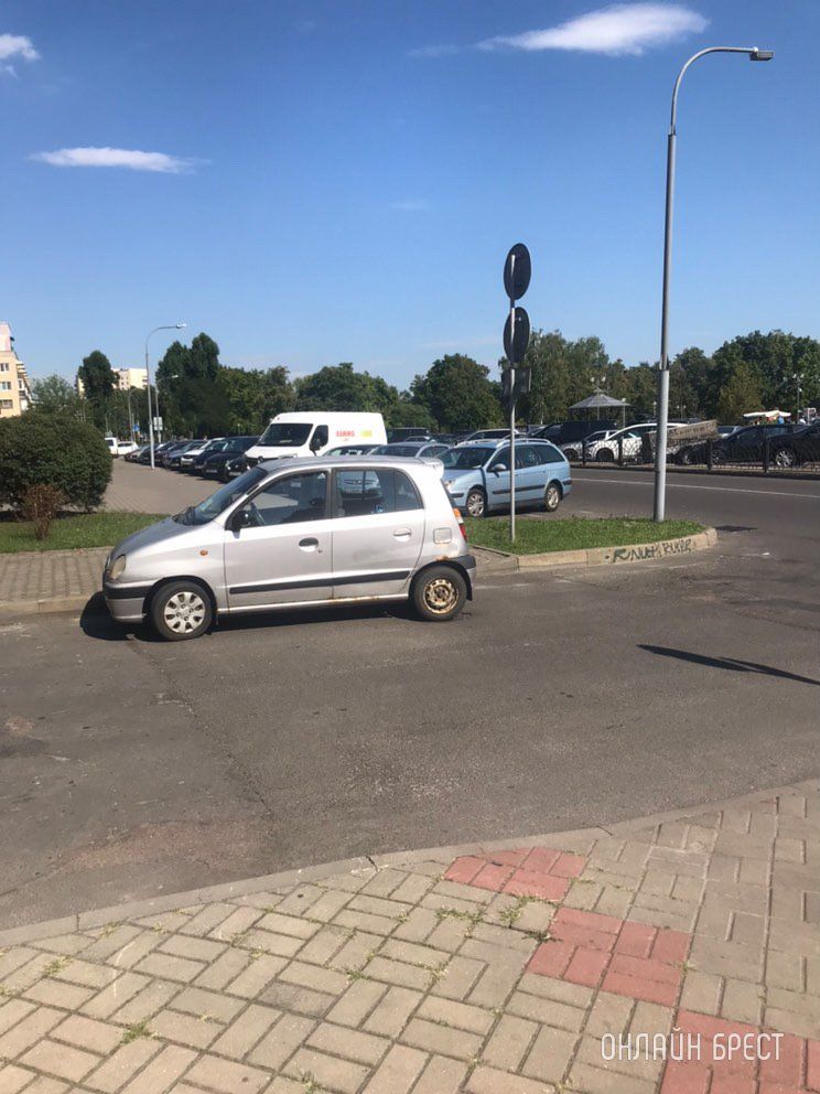 Читатель: Как вам такая парковка? Брест, Набережная