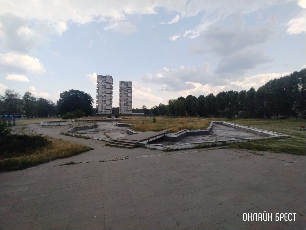 Читатель: Брест, м-н Восток. Что бы вы построили на данном месте?