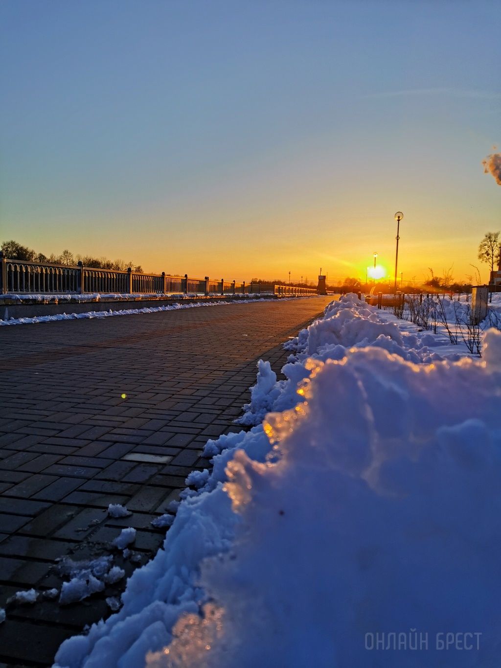 Читатель: Красиво! Набережная Бреста в апреле