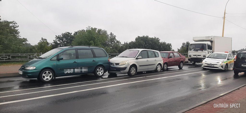 Сегодня в Бресте произошло несколько ДТП. Публикуем фото и видео с места происшествий