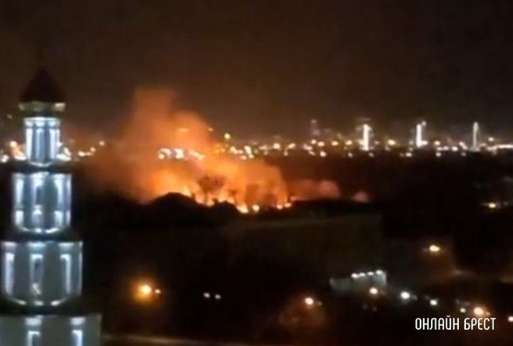 Читатель: Прямо сейчас что-то сильно горит в Бресте. В МЧС сообщили