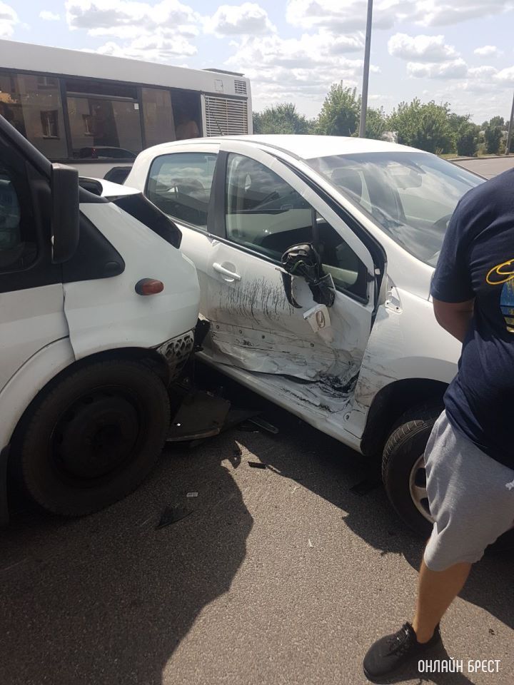 В Бресте на Луцкой маршрутка попала в ДТП