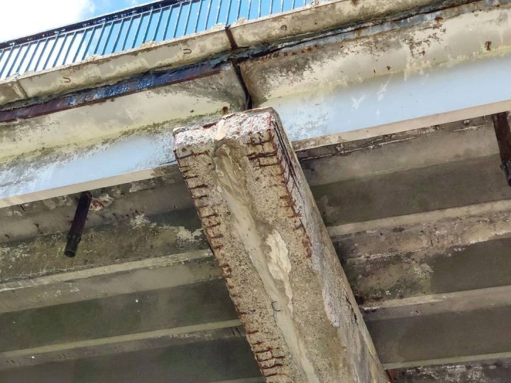 Посмотрите на состояние моста по трассе М1 (возле д. Клейники, если ехать с ПП Козловичи в сторону Каменецкого кольца)