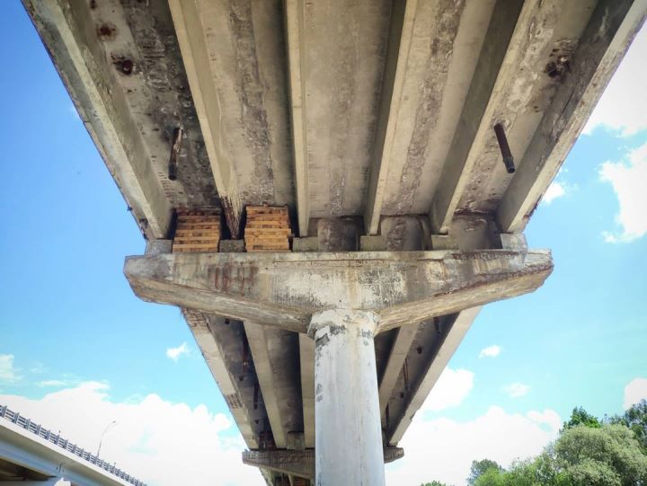 Посмотрите на состояние моста по трассе М1 (возле д. Клейники, если ехать с ПП Козловичи в сторону Каменецкого кольца)