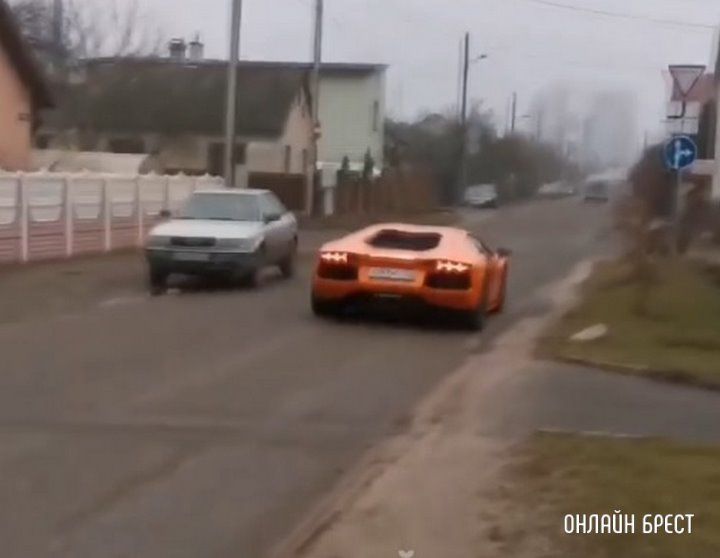 Читатель: Lamborghini Aventador в Бресте. Видео снято на ул. Фруктовой прошлой зимой