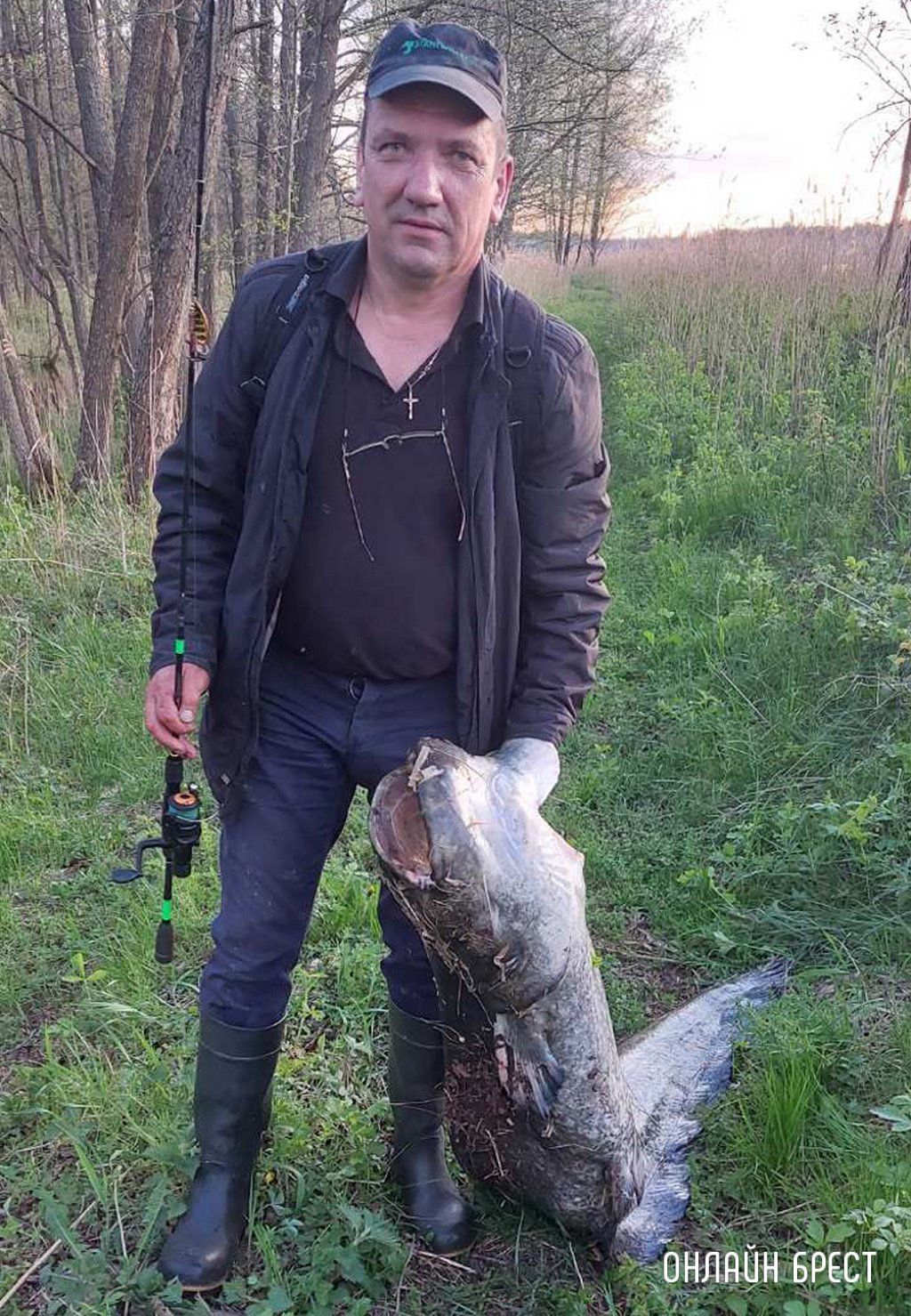 Читатель: 45 кг! Вот такого огромного сома поймал житель Брестской области