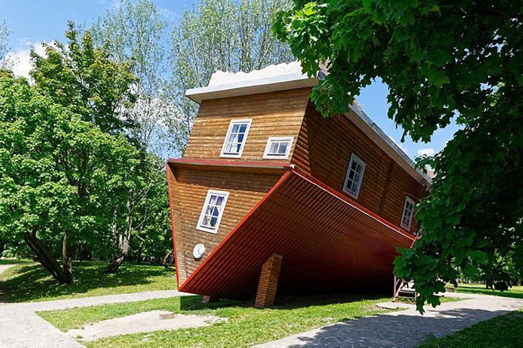 Читатель: Как вам идея? Дом-перевёртыш в Минской области