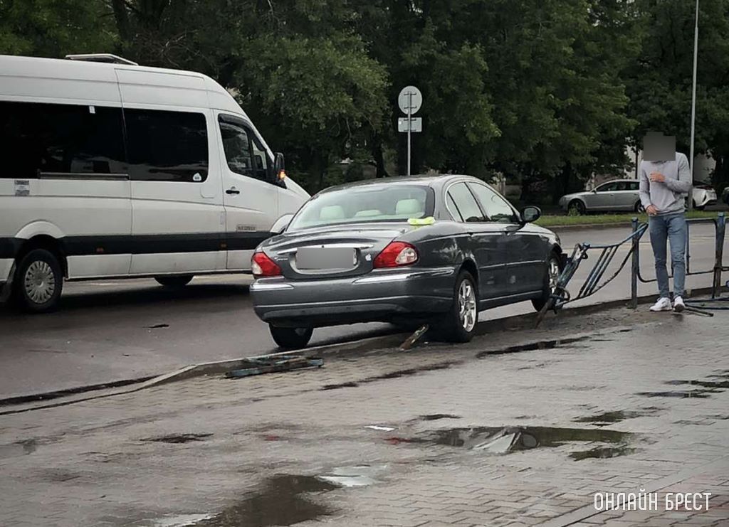 В Бресте водитель попал в ДТП