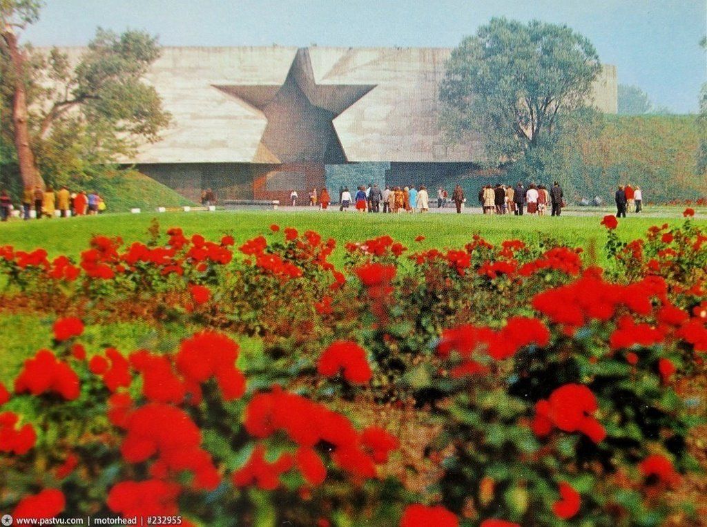 Когда-то Брестская крепость утопала в розах