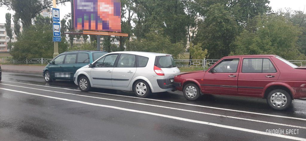 Сегодня в Бресте произошло несколько ДТП. Публикуем фото и видео с места происшествий