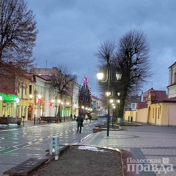 Посмотрите, как Пинск принарядился к праздникам