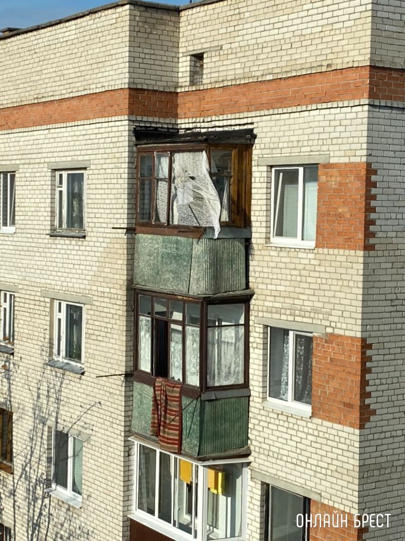 Читатель: Выпала оконная рама, к счастью никто не пострадал. Брест, ул. Шоссейная (Граевка)