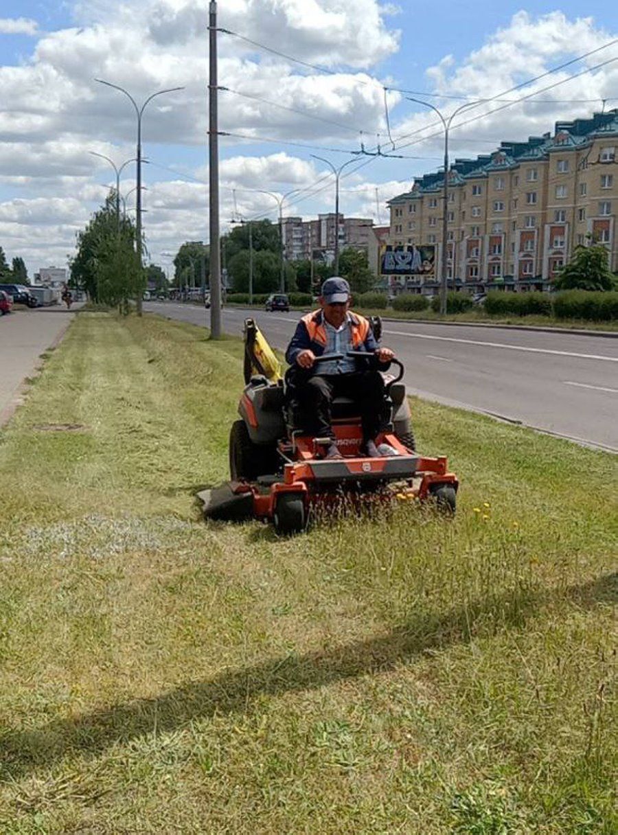 В Бресте продолжается покос травы. Где именно
