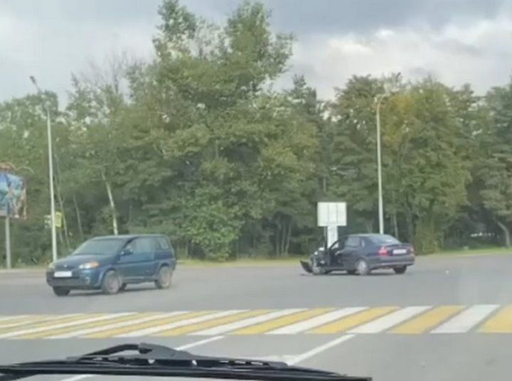 Читатель: Сегодня возле Евроопта на Радужной произошло мелкое ДТП